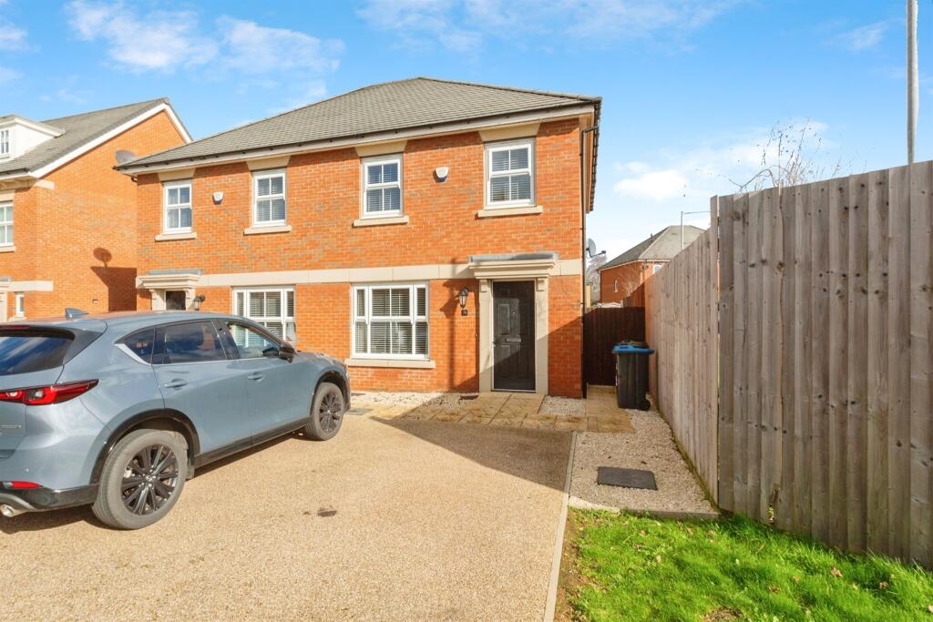 3 bedroom semidetached house for sale in Salmons Yard, Newport Pagnell
