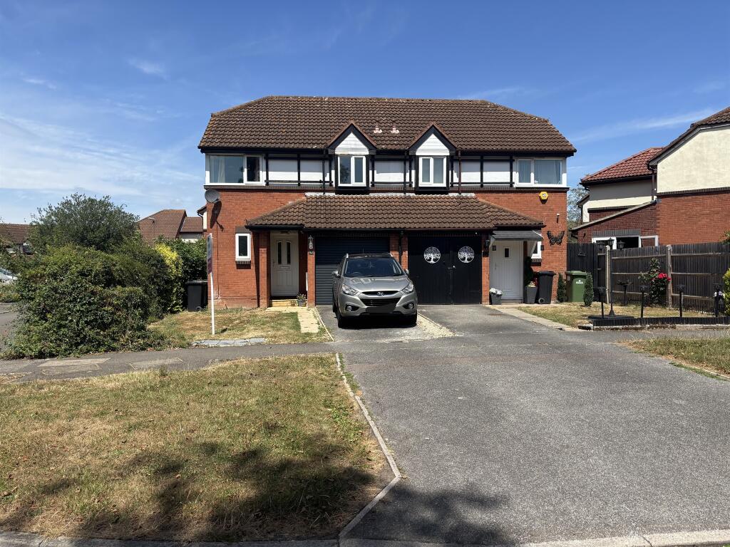 Main image of property: Willen Park Avenue, Willen Park, MILTON KEYNES