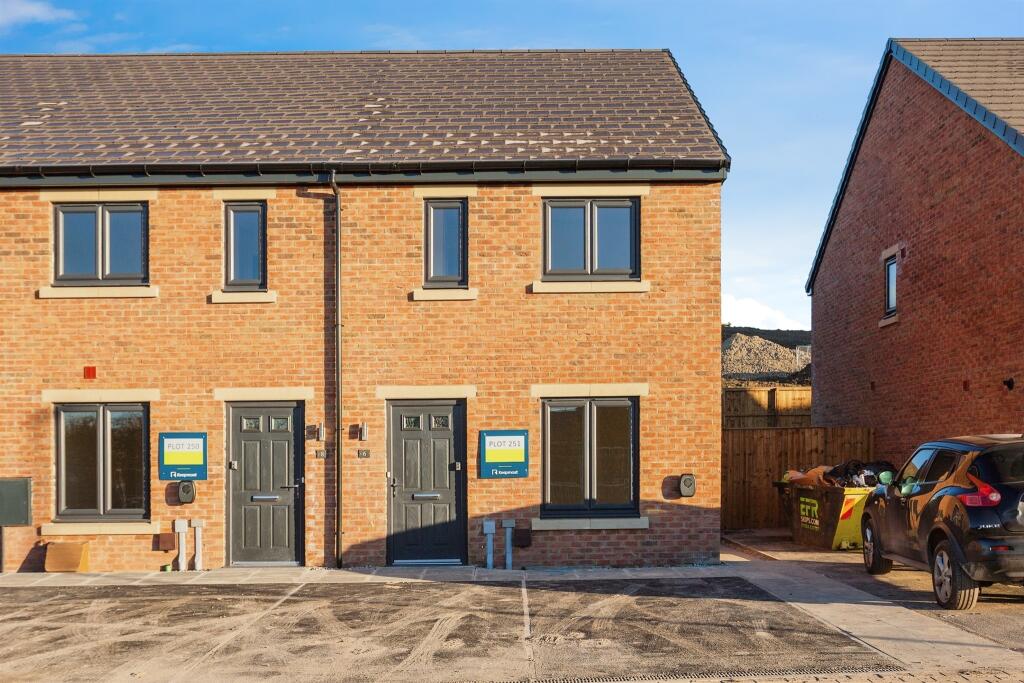 2 bedroom end of terrace house for sale in Elderberry Rise, Soothill, Batley, WF17