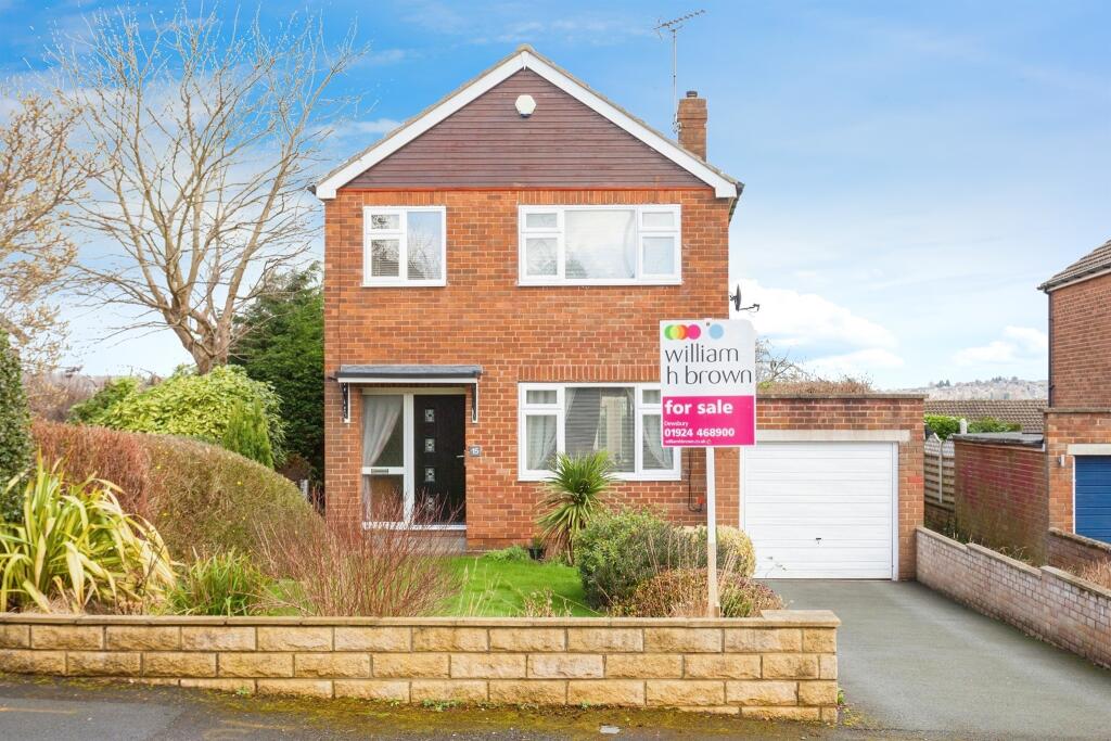 3 bedroom detached house for sale in Hall Close, Liversedge, WF15