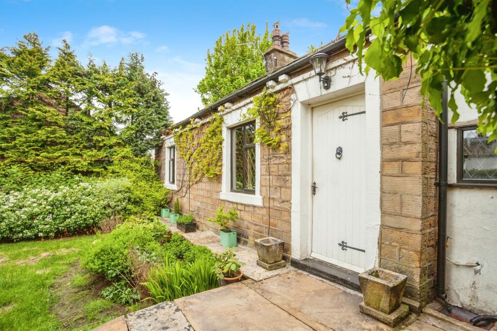 1 bedroom cottage for sale in Knowles Hill Road, Dewsbury, WF13