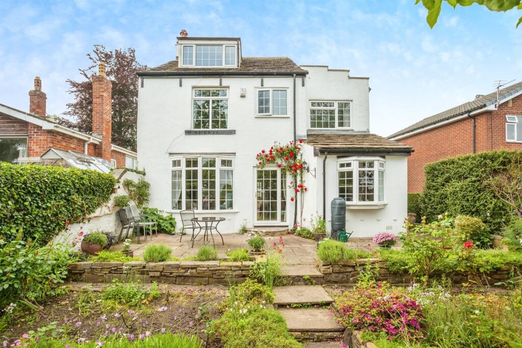 4 bedroom detached house for sale in Sunnybank Road, Mirfield, WF14
