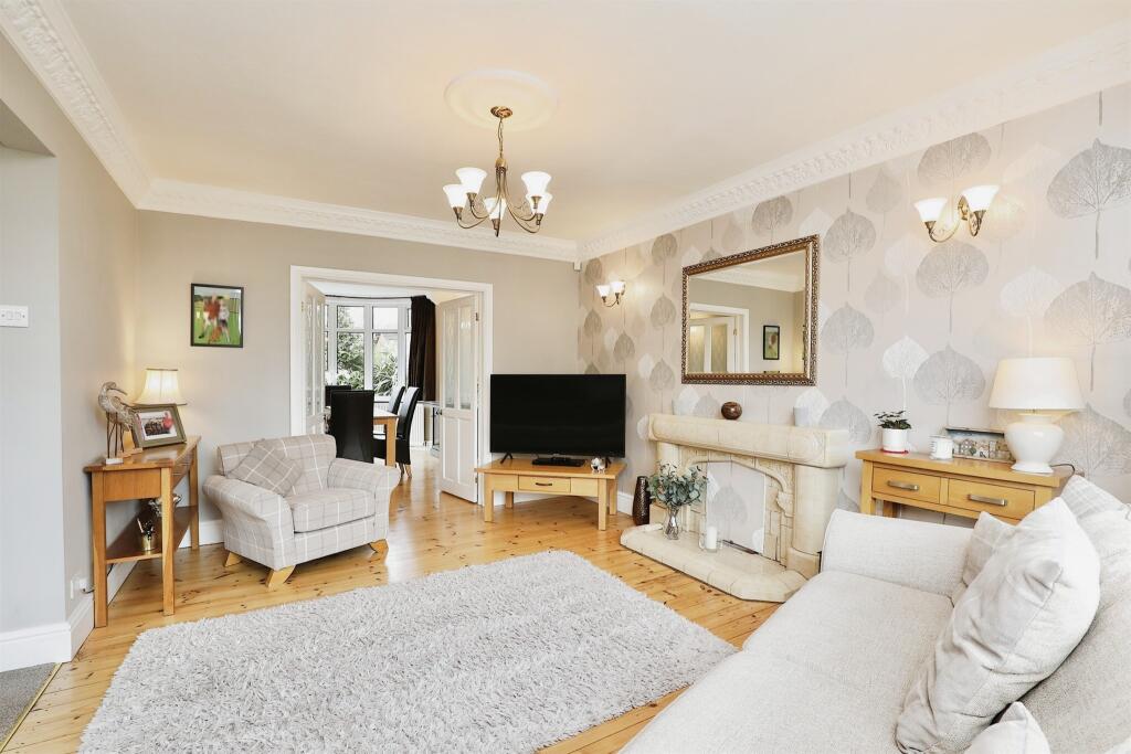 3 bedroom detached house for sale in New Road, Dinnington, Sheffield, S25