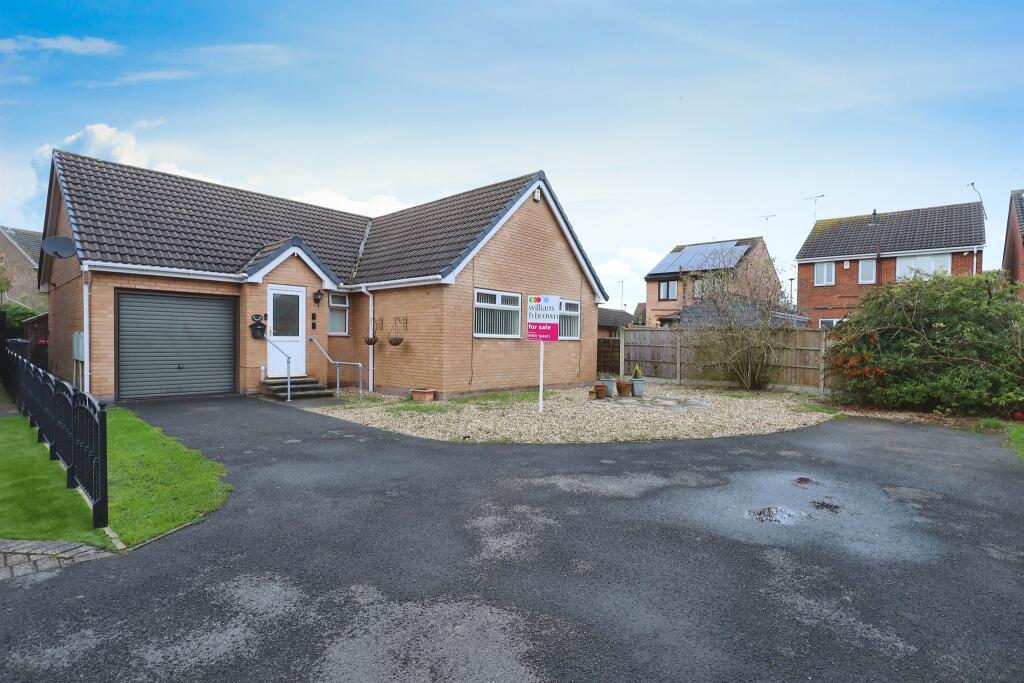 3 bedroom detached bungalow for sale in Belfry Way, Dinnington