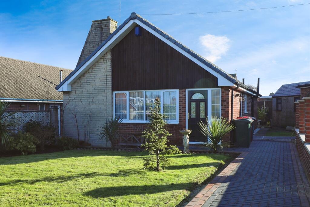 3 bedroom detached bungalow for sale in Casson Drive, Harthill