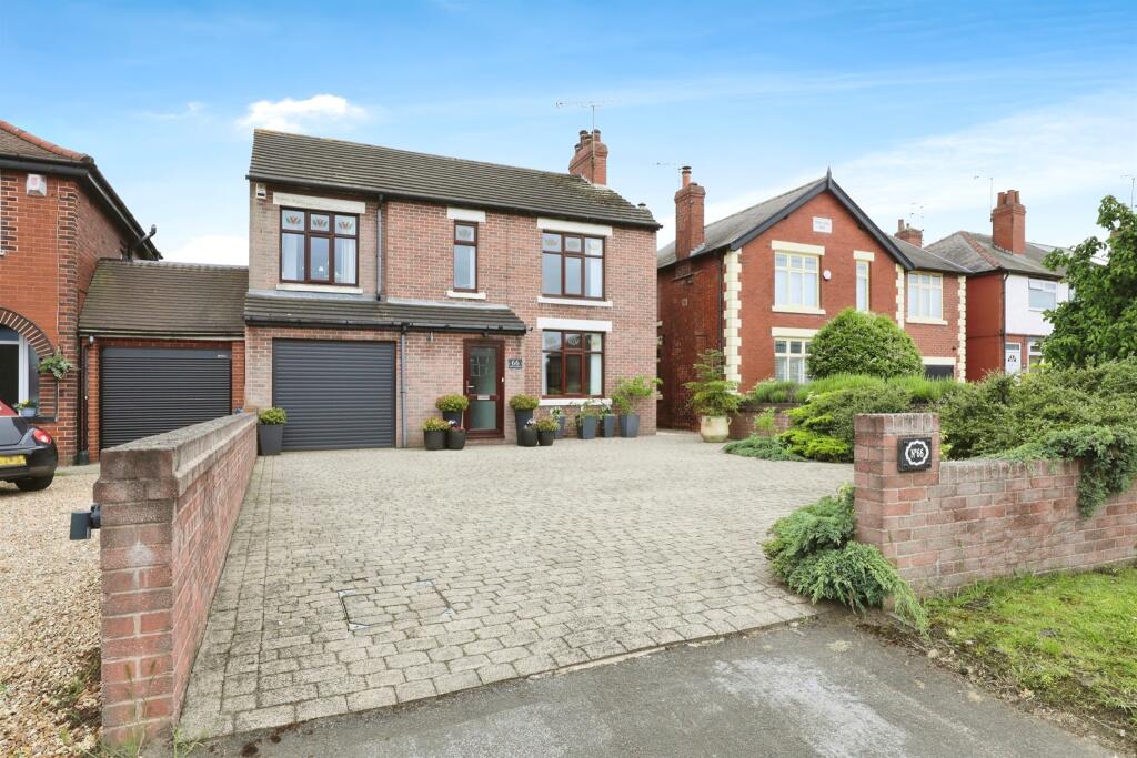 4 bedroom detached house for sale in Swinston Hill Road, Dinnington, Sheffield, S25