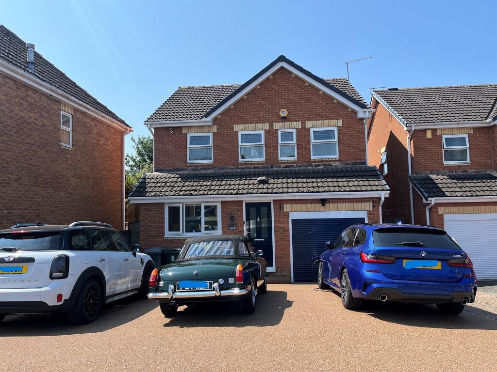 Main image of property: Roddis Close, Dinnington, Sheffield