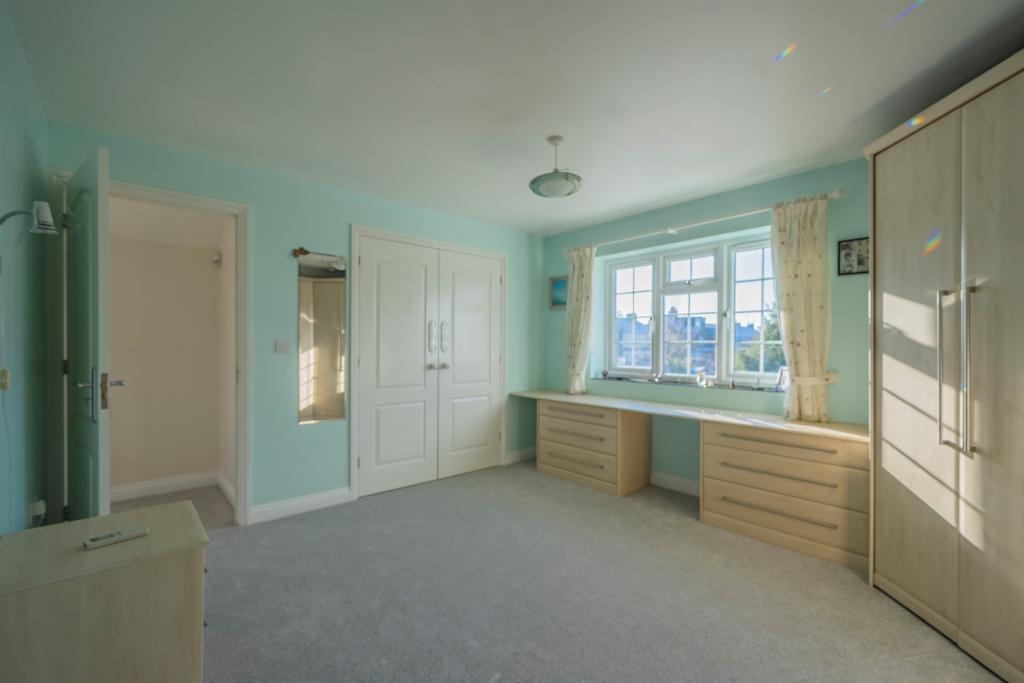2 bedroom detached house for sale in Albion Road, Pitstone, Leighton