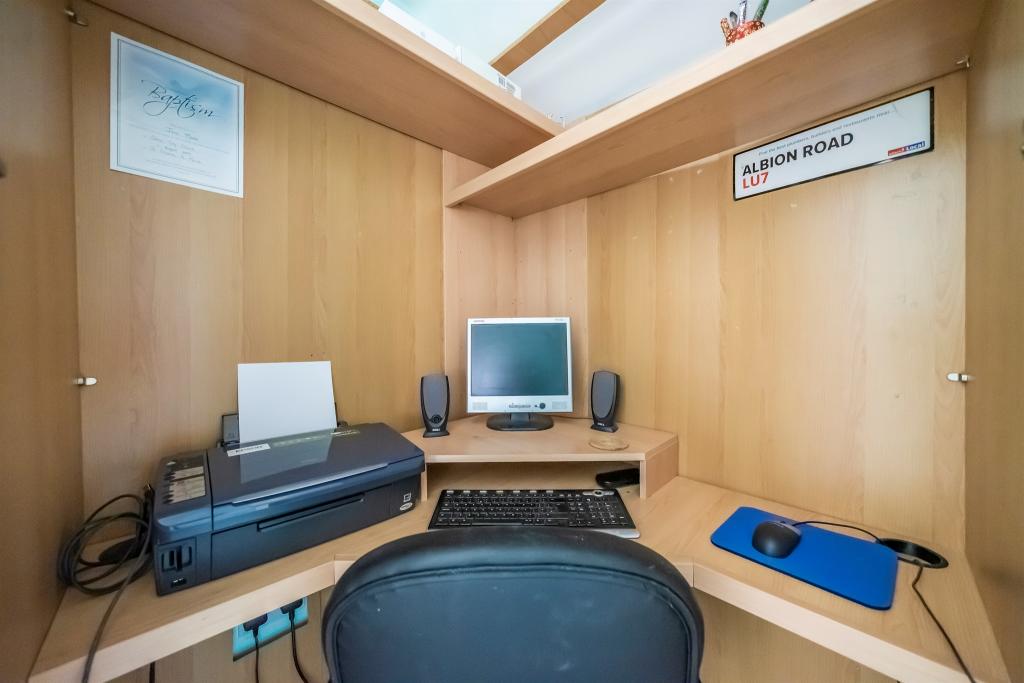 2 bedroom detached house for sale in Albion Road, Pitstone, Leighton