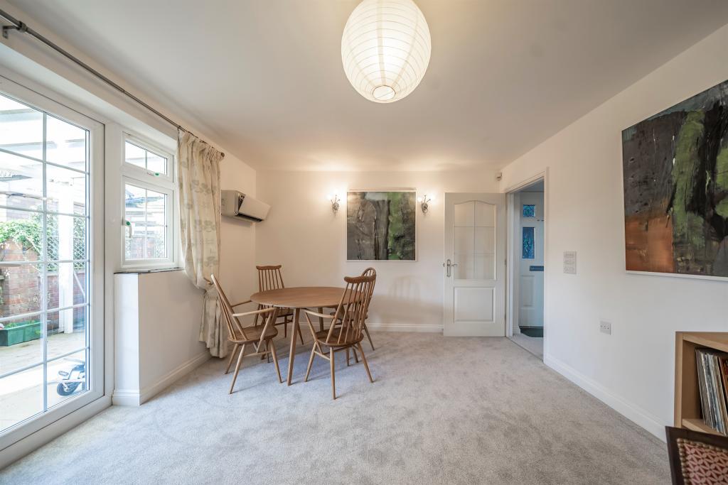 2 bedroom detached house for sale in Albion Road, Pitstone, Leighton