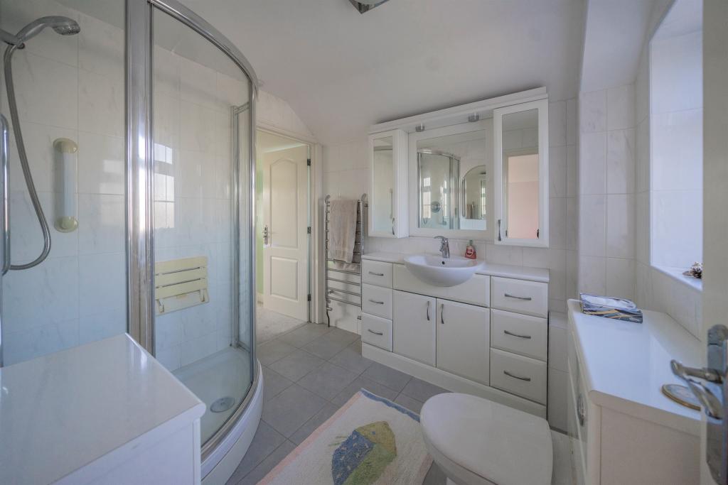 2 bedroom detached house for sale in Albion Road, Pitstone, Leighton