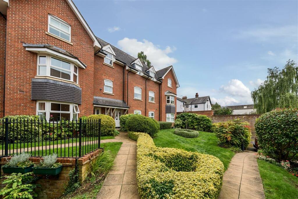 2 bedroom apartment for sale in Gowers Yard, Tring, HP23