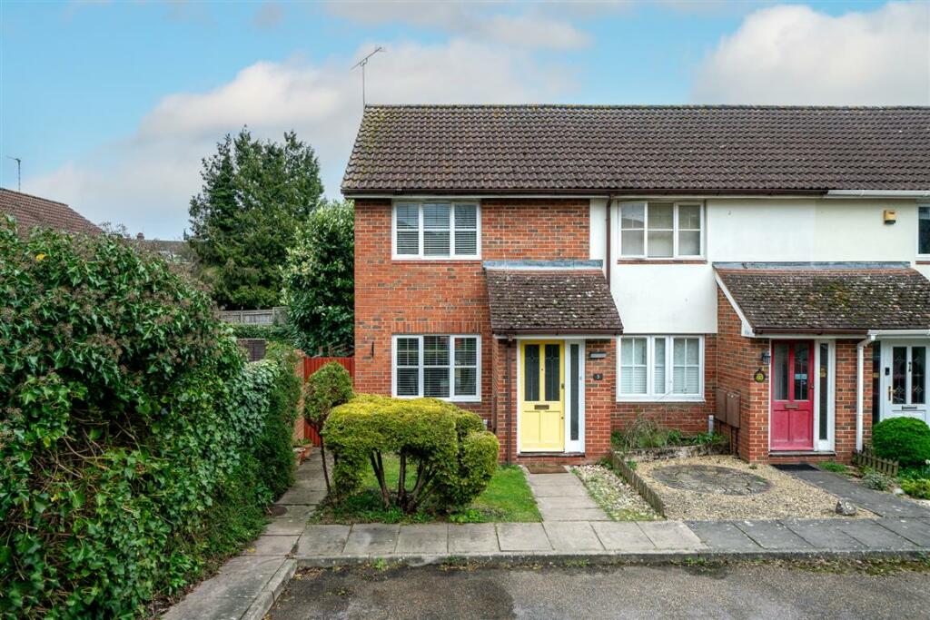 2 bedroom end of terrace house for sale in Chapel Meadow, Tring, HP23