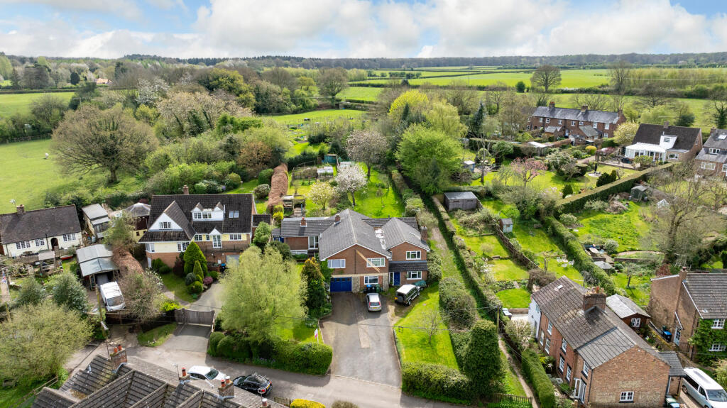 3 bedroom semidetached house for sale in Wigginton Bottom, Wigginton