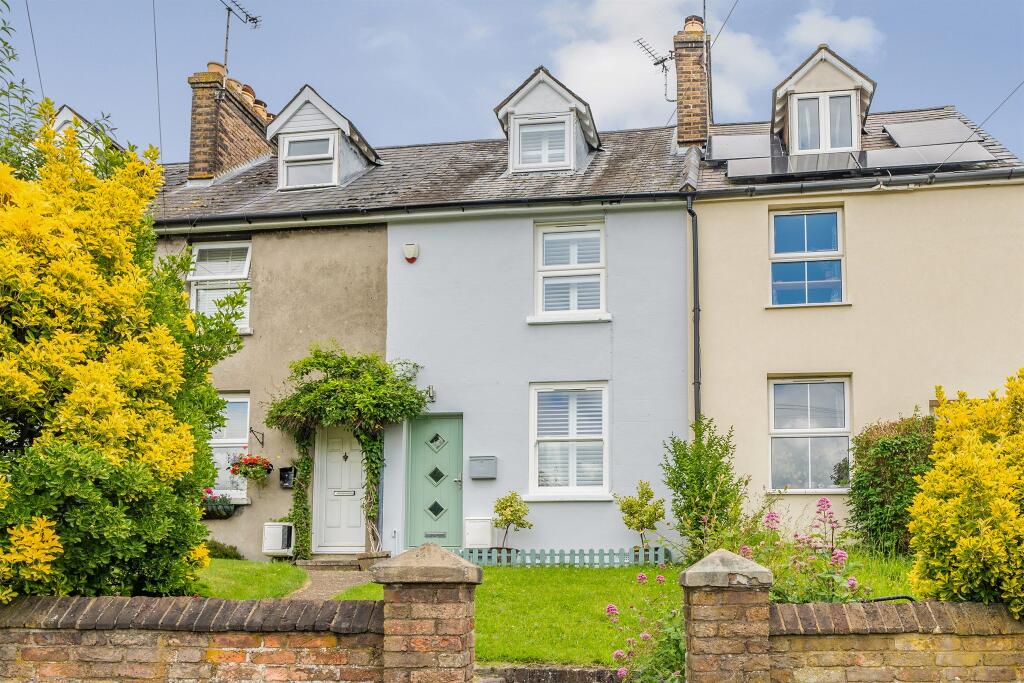 2 bedroom terraced house for sale in Wingrave Road, Tring, HP23