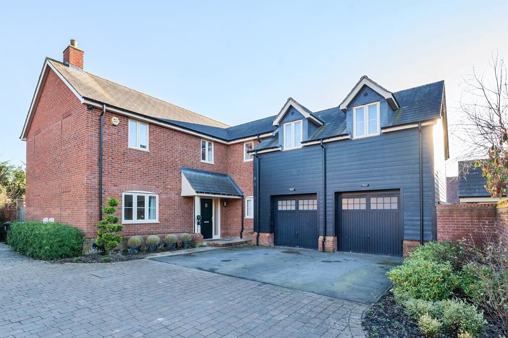 Main image of property: Gordon Smith Close, Aston Clinton, Aylesbury