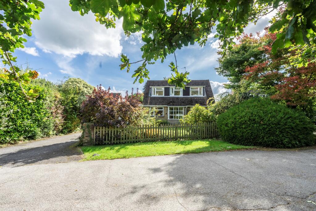 Main image of property: Fox Close, Wigginton, TRING