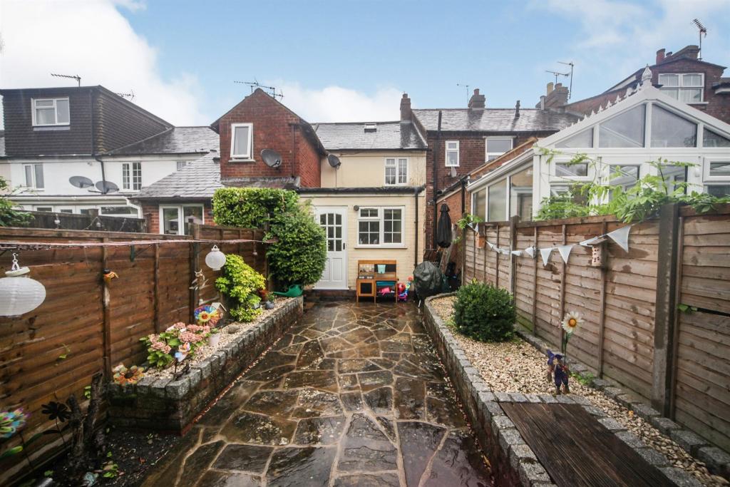 2 bedroom cottage for sale in Buckland Wharf, Buckland, Aylesbury, HP22