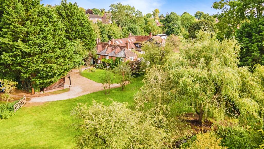 Main image of property: Amersham Road, Chalfont St. Peter, Gerrards Cross