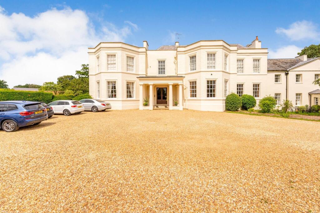 2 bedroom apartment for sale in Wavendon House Drive, Wavendon, Milton