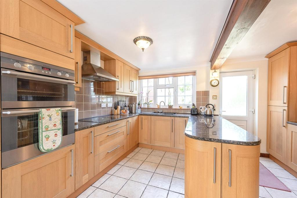 3 bedroom detached bungalow for sale in Burston Road, Shimpling, Diss, IP21