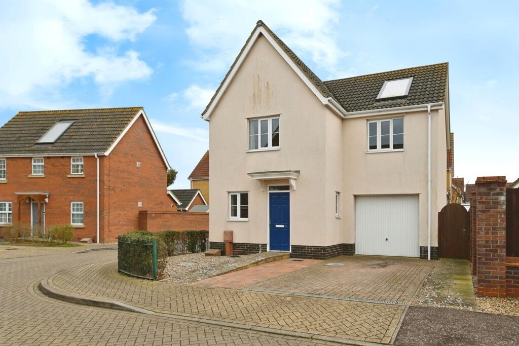 3 bedroom detached house for sale in Bullfinch Drive, Harleston, IP20