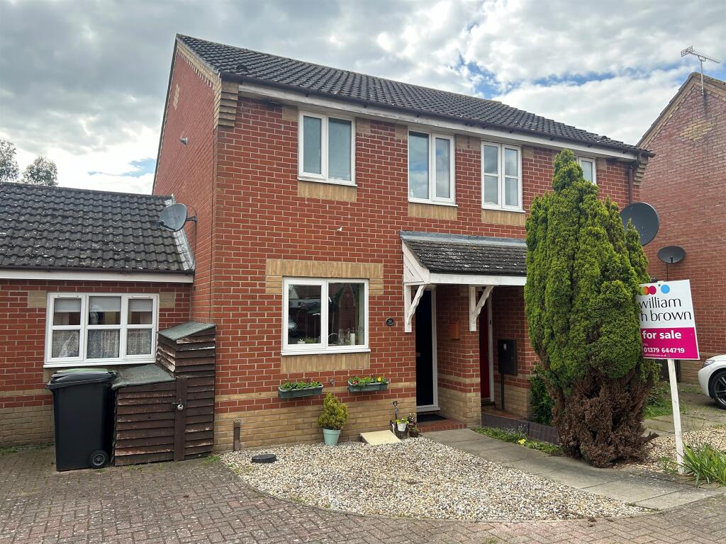 3 bedroom semidetached house for sale in Appletree Lane, Roydon, Diss, IP22