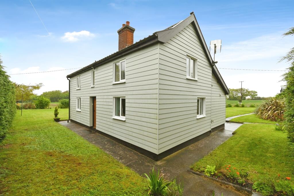 3 bedroom character property for sale in Stradbroke Road, Syleham, Eye, IP21