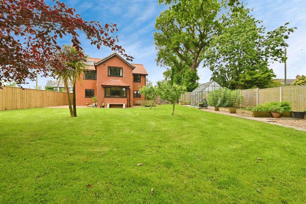 4 bedroom detached house for sale in Queen Street, Stradbroke, Eye, IP21