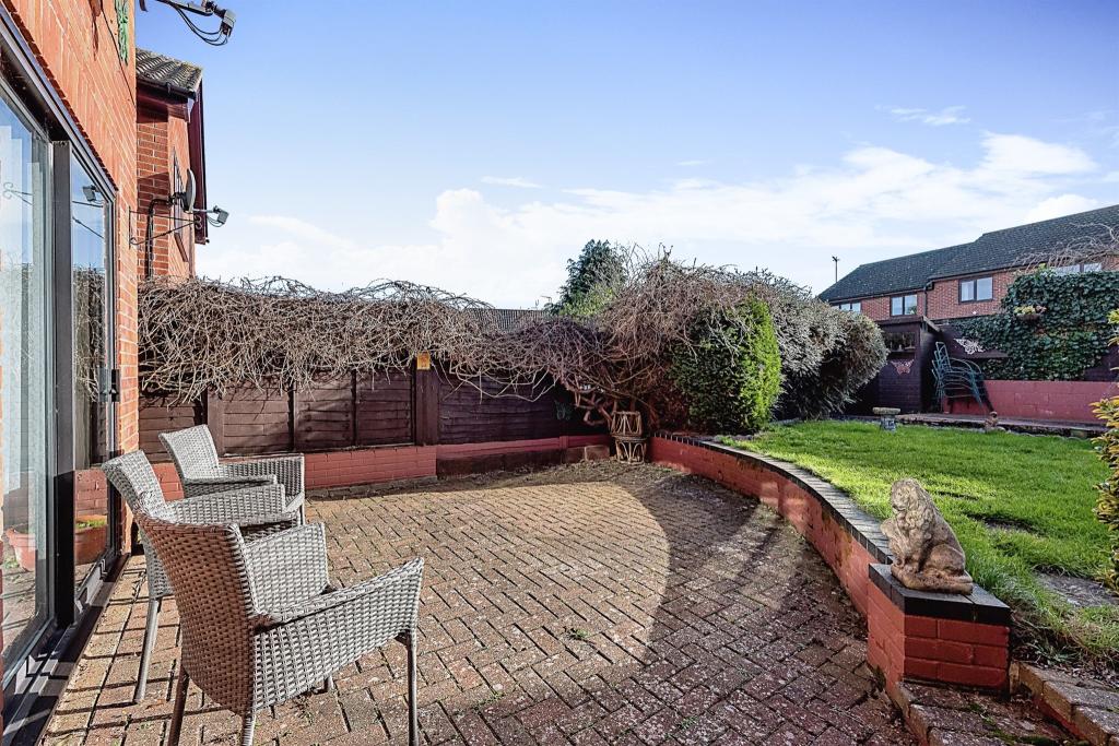 3 bedroom detached house for sale in Henry Ward Road, Harleston, IP20