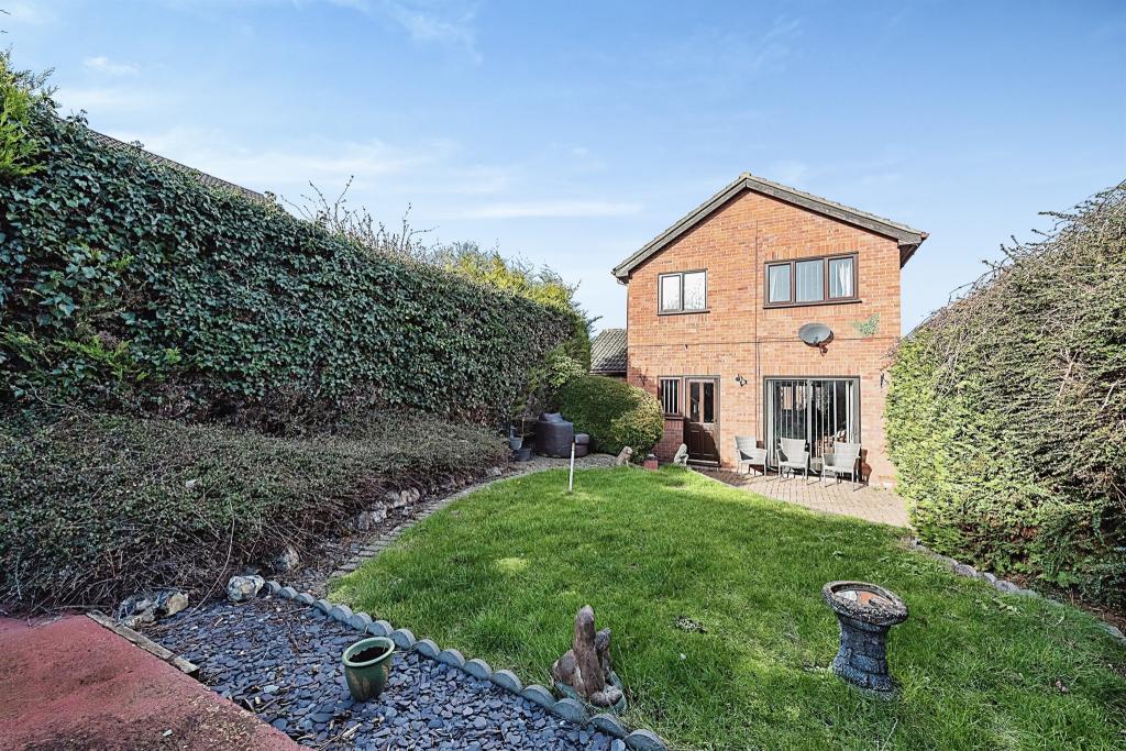 3 bedroom detached house for sale in Henry Ward Road, Harleston, IP20
