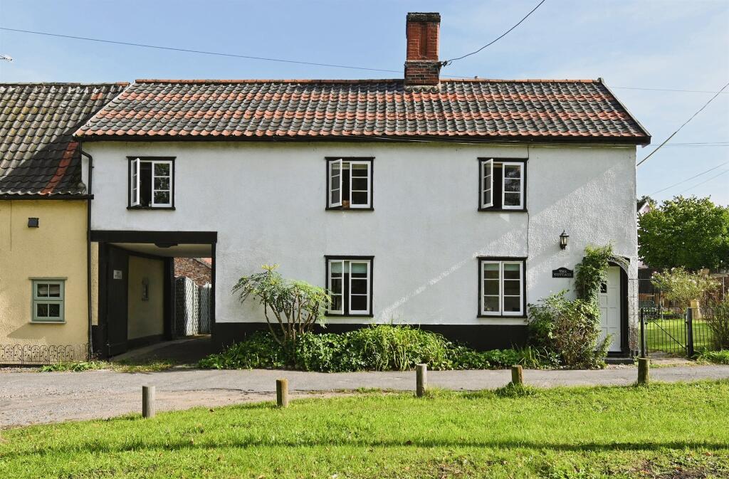 4 bedroom character property for sale in The Green, Palgrave, Diss, IP22