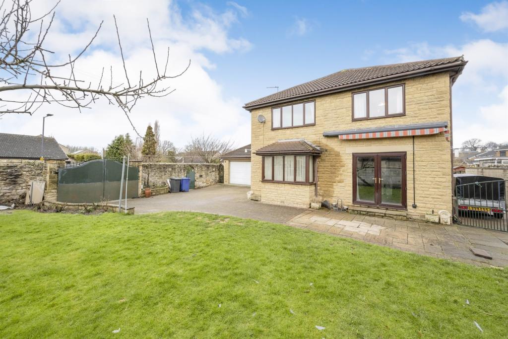 4 bedroom detached house for sale in High Street, Arksey, Doncaster, DN5