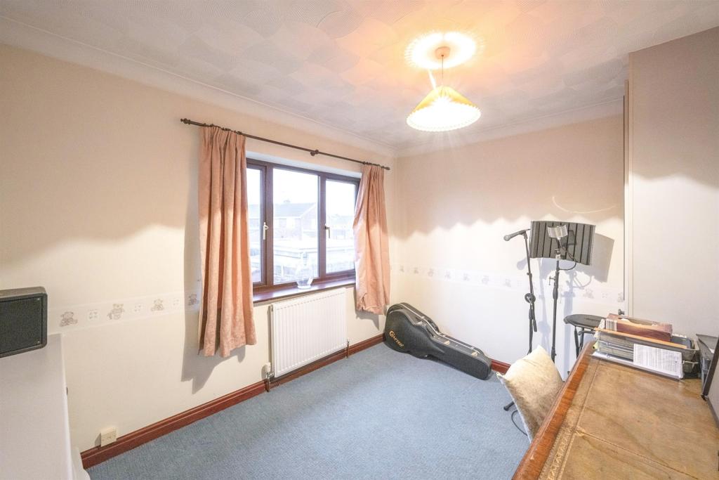 4 bedroom detached house for sale in High Street, Arksey, Doncaster, DN5