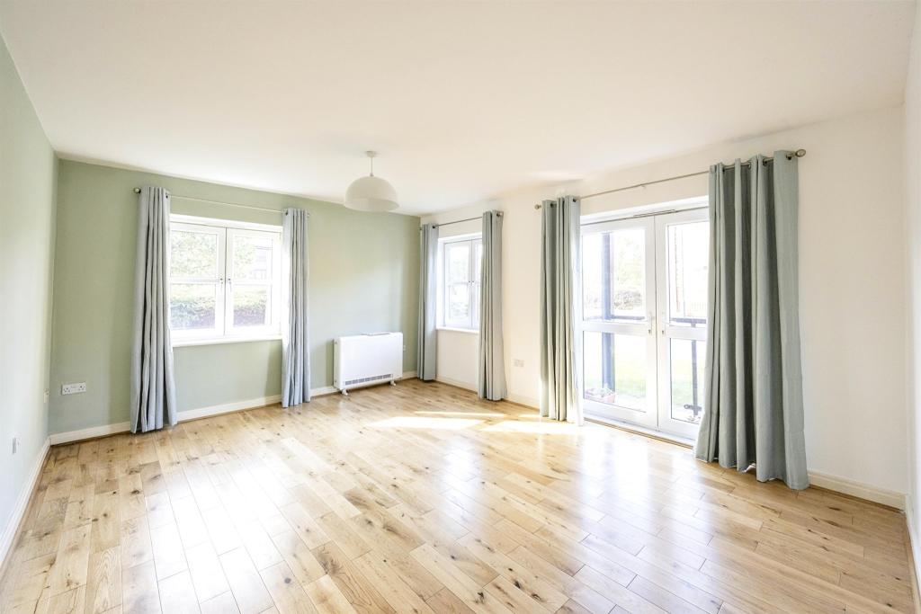 3 bedroom ground floor flat for sale in Fewston Way, Lakeside