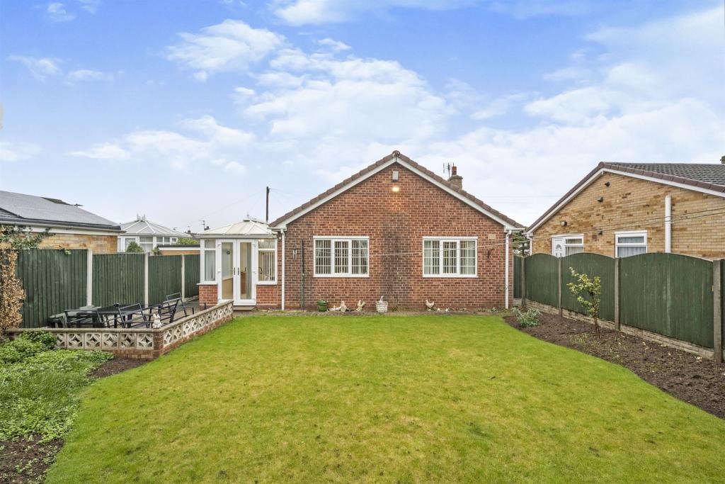 2 bedroom detached bungalow for sale in Waltham Drive, Skellow