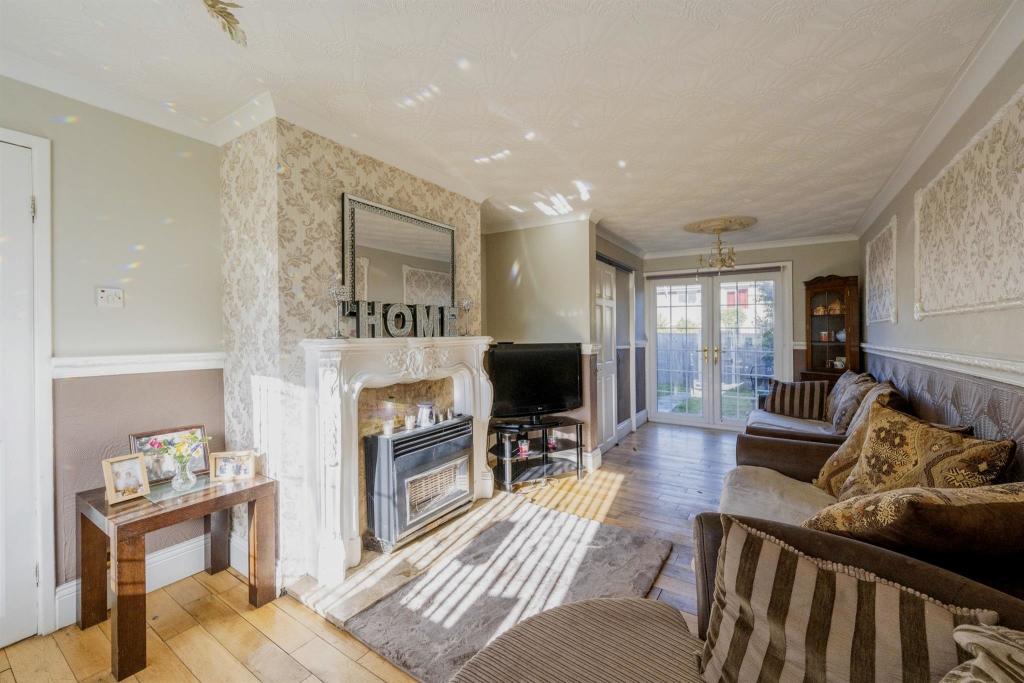 3 bedroom end of terrace house for sale in Beech Road, Campsall