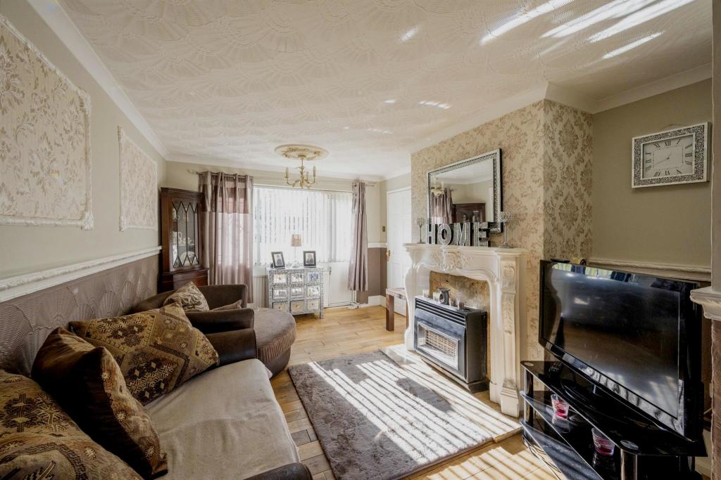 3 bedroom end of terrace house for sale in Beech Road, Campsall