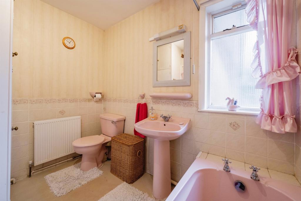 3 bedroom detached bungalow for sale in The Grove, Wheatley Hills