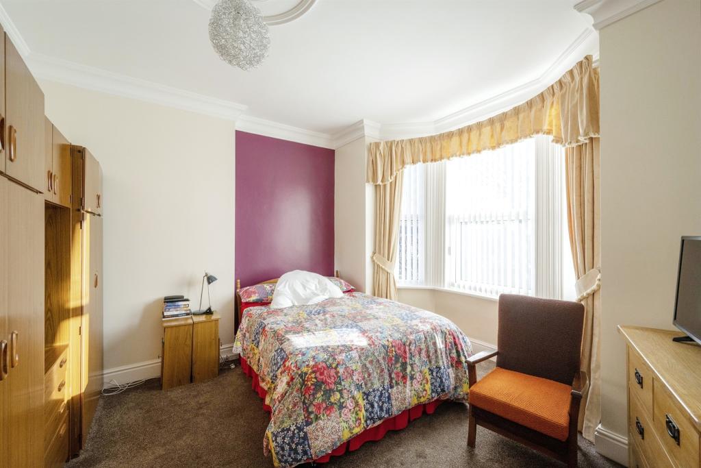 2 bedroom flat for sale in Thorne Road, Wheatley, Doncaster, DN2