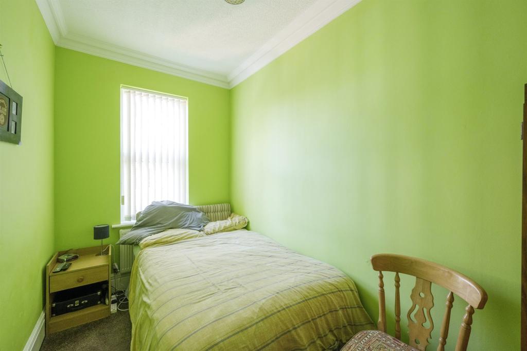 2 bedroom flat for sale in Thorne Road, Wheatley, Doncaster, DN2