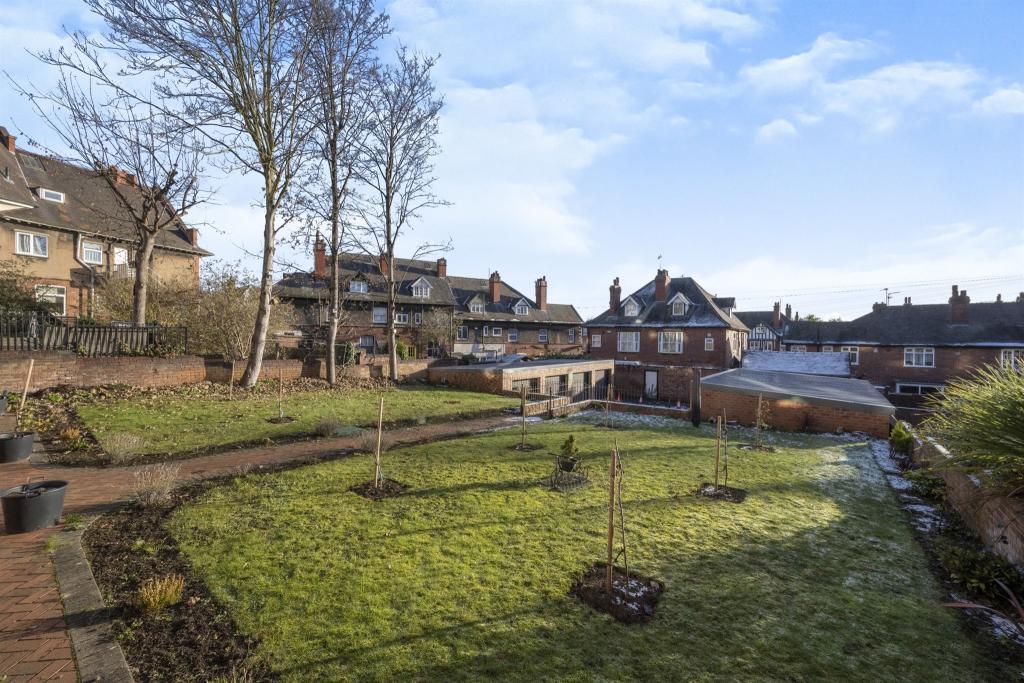 2 bedroom flat for sale in Thorne Road, Wheatley, Doncaster, DN2