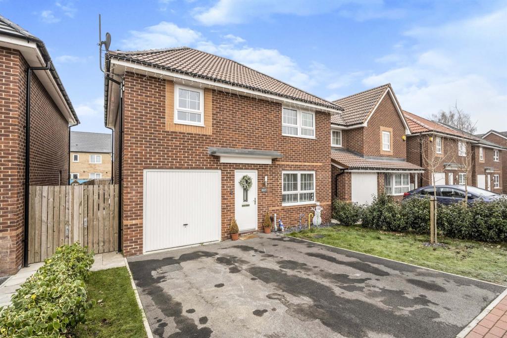 4 bedroom detached house for sale in Yarborough Drive, Wheatley
