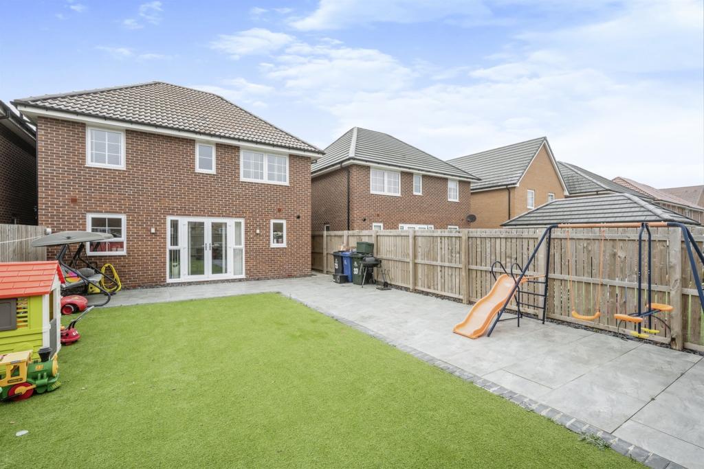 4 bedroom detached house for sale in Yarborough Drive, Wheatley