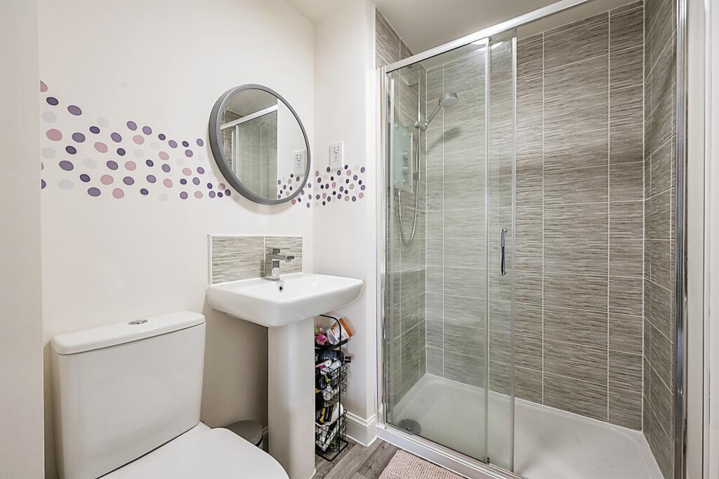 4 bedroom end of terrace house for sale in Yarborough Drive, Wheatley