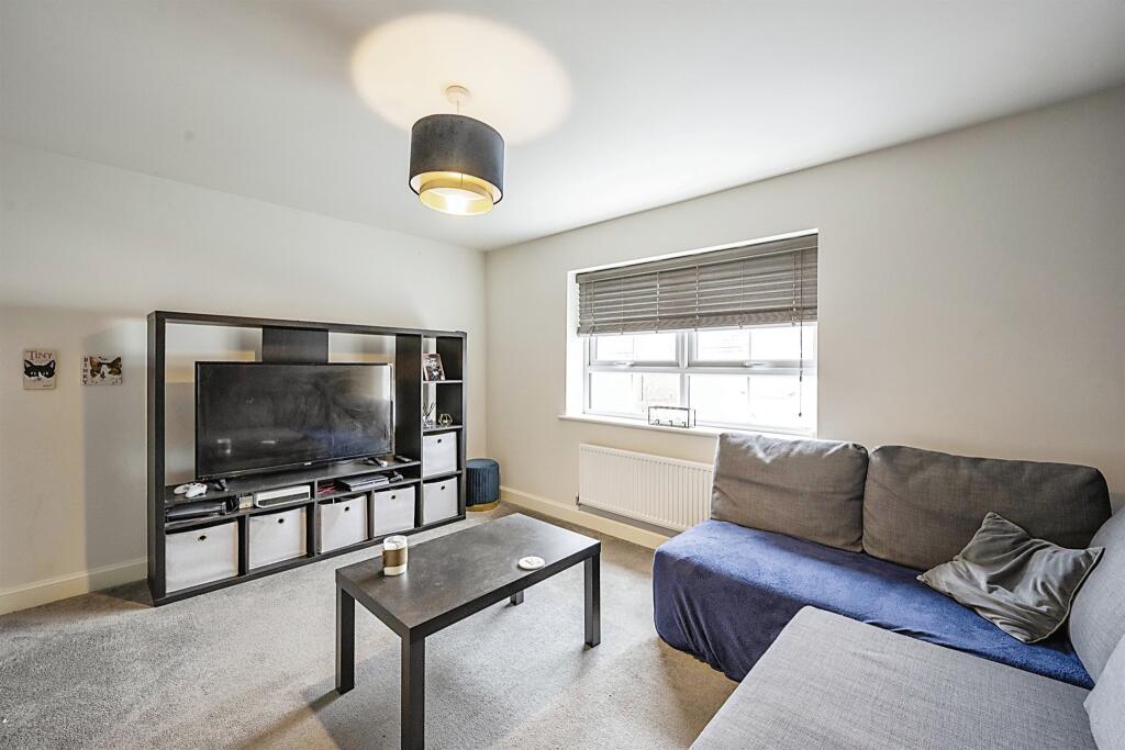 4 bedroom end of terrace house for sale in Yarborough Drive, Wheatley