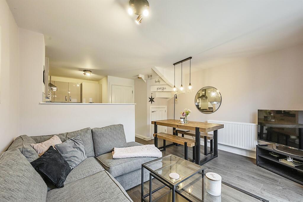 4 bedroom end of terrace house for sale in Yarborough Drive, Wheatley