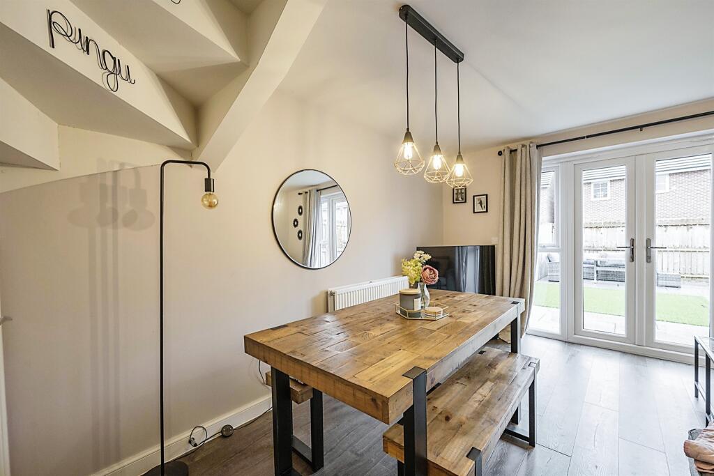 4 bedroom end of terrace house for sale in Yarborough Drive, Wheatley