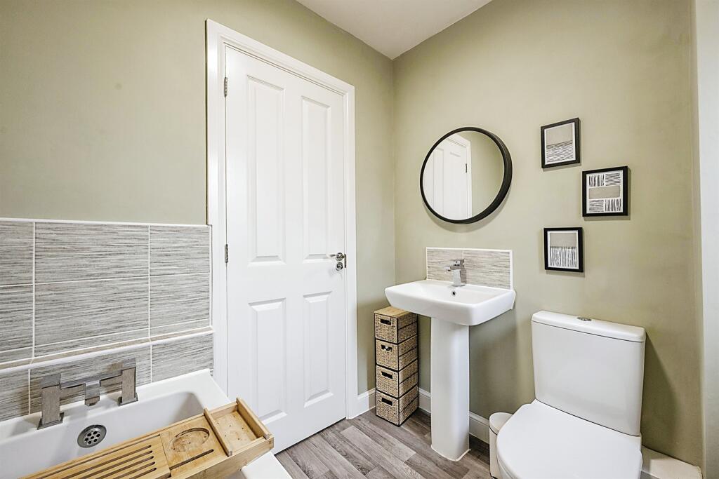 4 bedroom end of terrace house for sale in Yarborough Drive, Wheatley