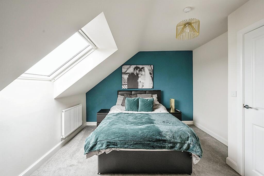 4 bedroom end of terrace house for sale in Yarborough Drive, Wheatley